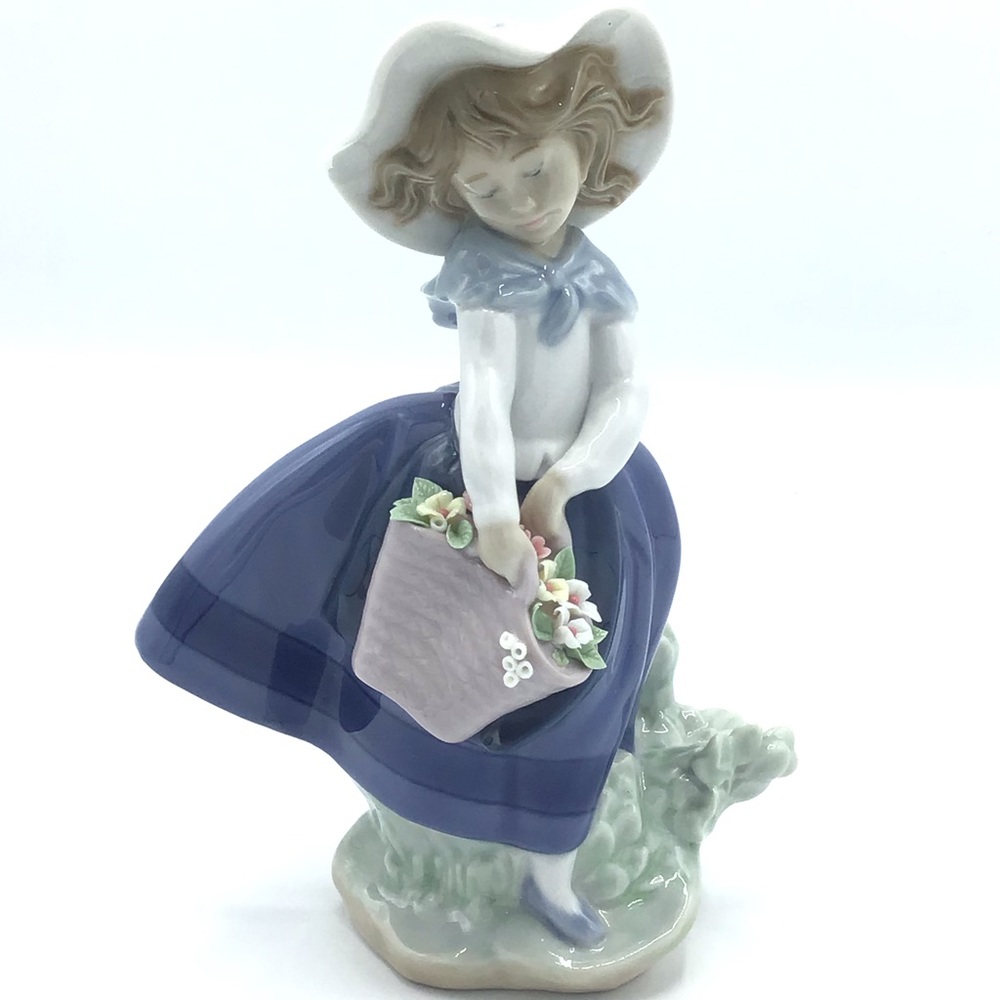 Lladro Pretty Girl Figurine Vintage 1983